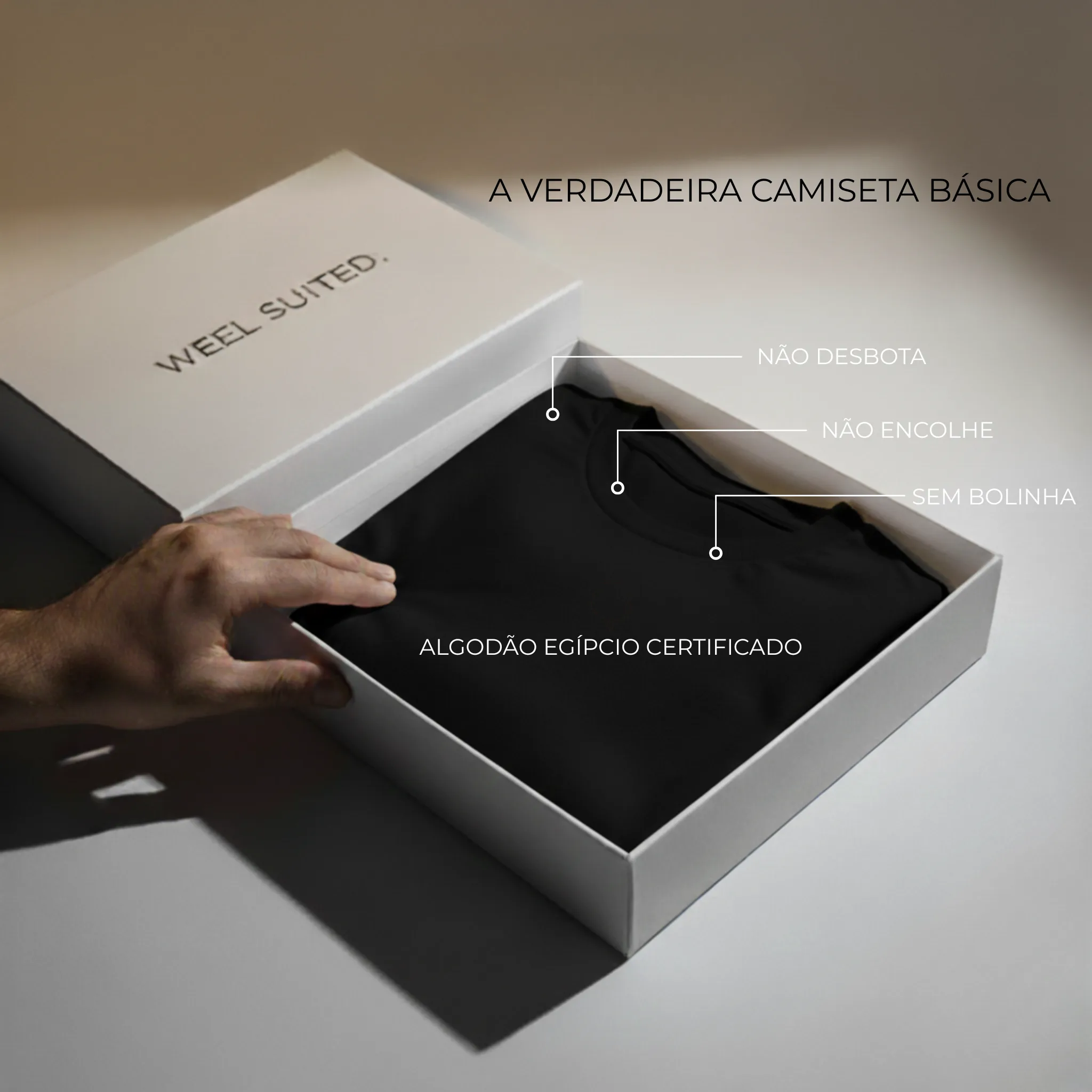 Caixa premium aberta com camiseta Weel Suited